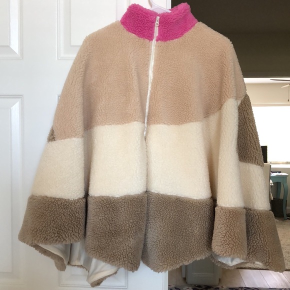 Cape - Picture 3 of 3